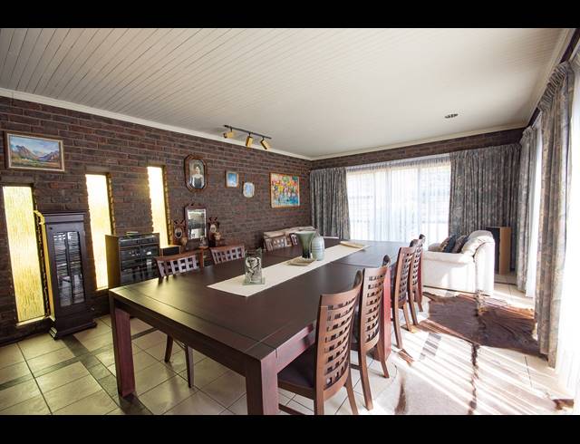 4 BEDROOM HOUSE FOR SALE IN OVERKRUIN